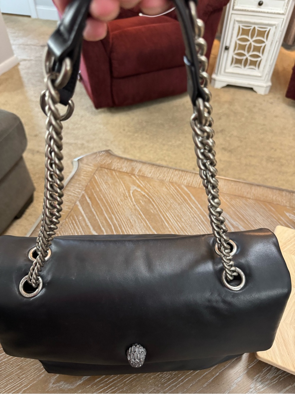 Kurt Geiger London Kew leather bag in black featuring a signature eagle head - Picture 6 of 15